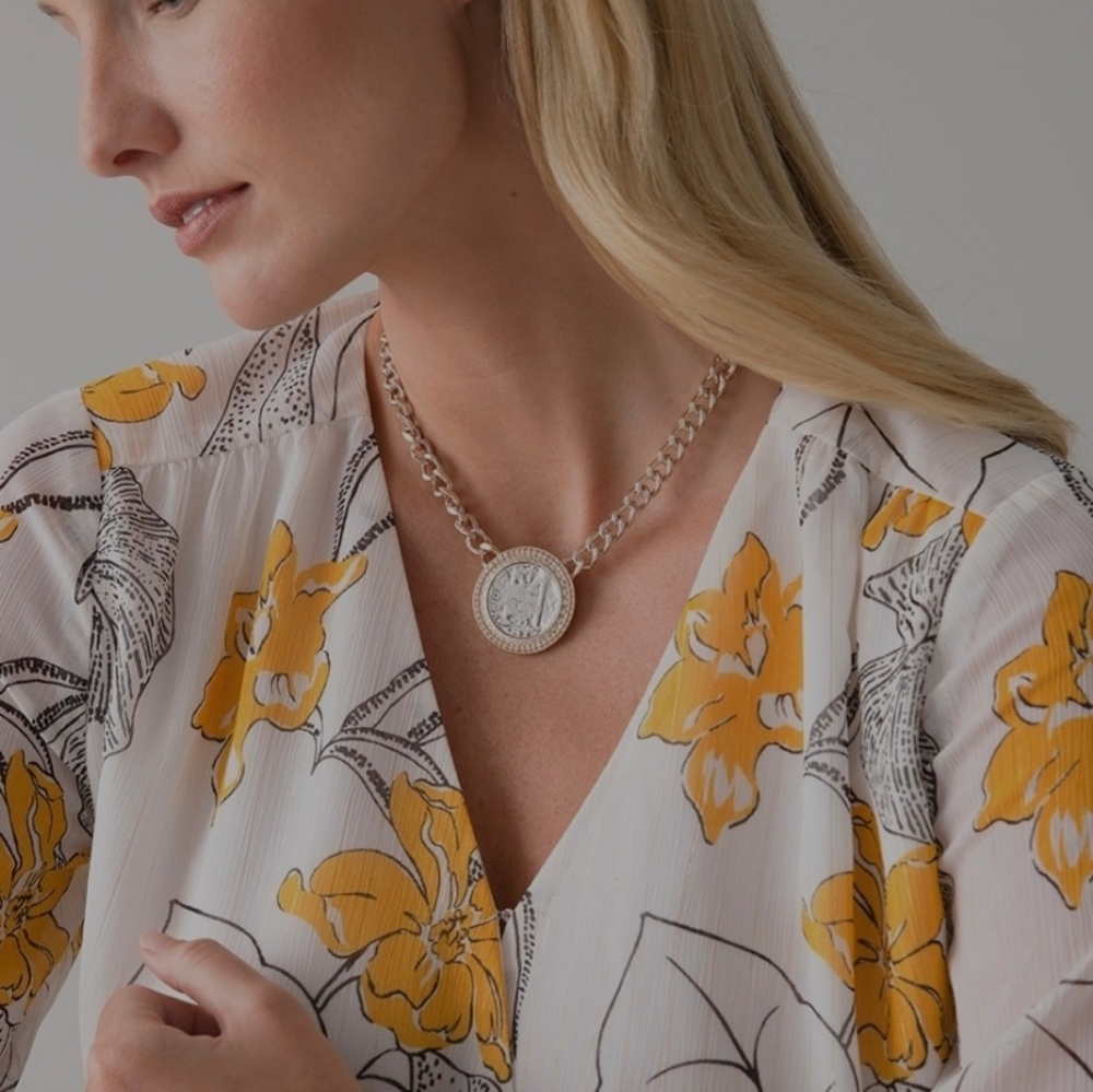 Mixed metal coin short necklace